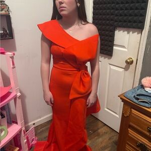 Elegant Orange One-Shoulder Dress
